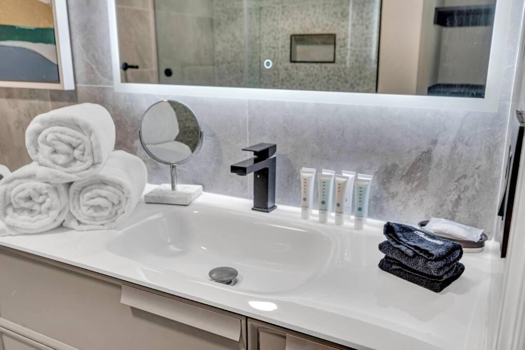 Luxurious Private Unit With Parking Daire Miami Dış mekan fotoğraf